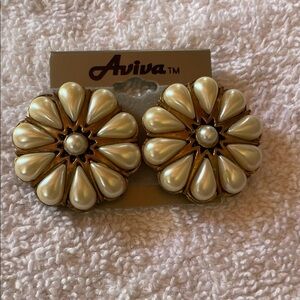 Vintage Aviva Cream and Gold Floral clip on earrings